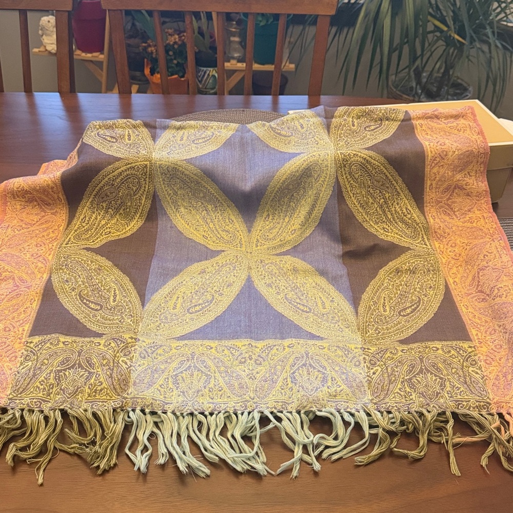 Paisley Patterned Scarf/ shawl - Picture 2 of 3